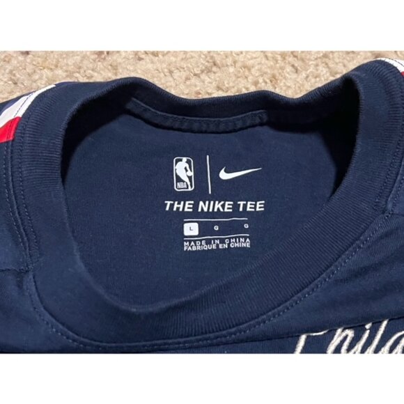 Philadelphia 76ers Sixers Nike Navy Blue Script Tee Shirt Size L Large EUC 19-20 - Picture 2 of 4